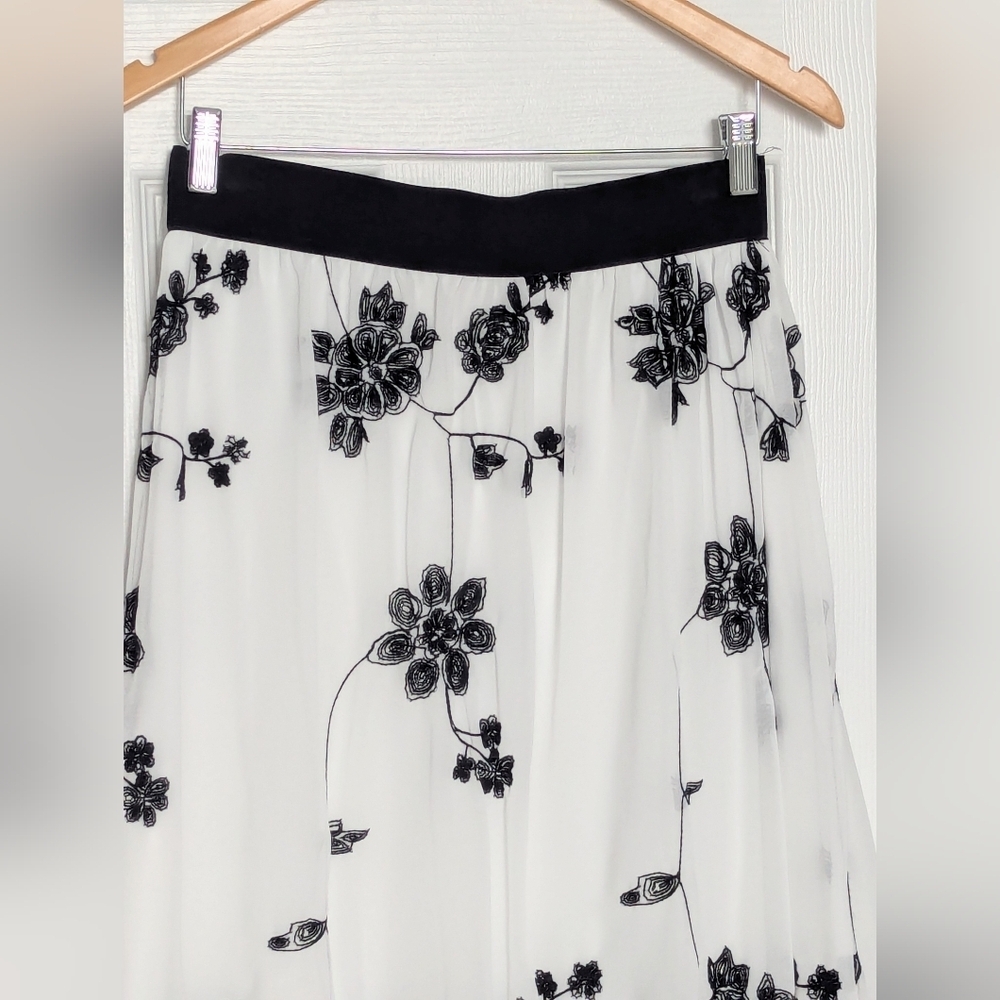 Women's (Size M) White Sheer Flowy A-Line Skirt w/Black Embroidered Florals - Picture 3 of 14